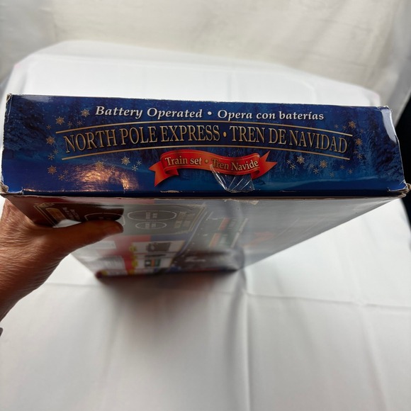 EZTEC North Pole Express Train Set Battery Operated 29 Piece‎ Christmas - Picture 3 of 7